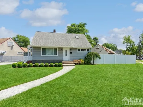 2 Colonial Rd, Roselle, NJ 07203