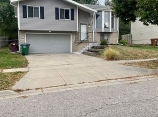 1825 Independence Cir, Lincoln, NE 68521