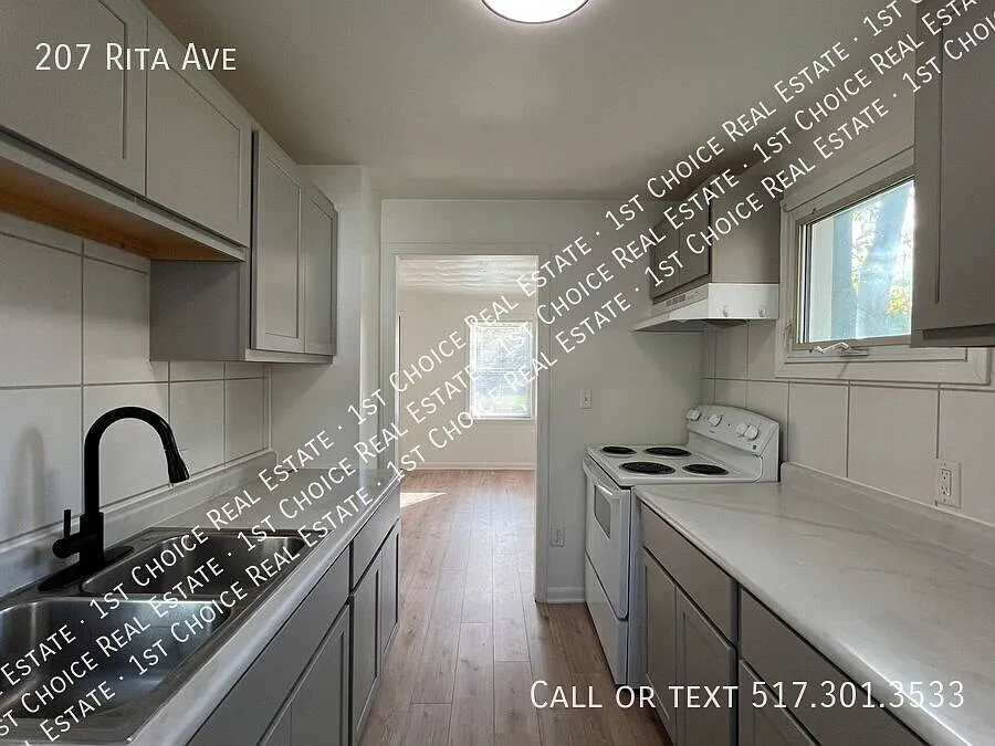 Remodeled 2-Bdr 1-Bth House W/ Office/Playroom — Photo 4