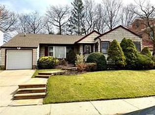 6437 215th St, Oakland Gardens, NY 11364