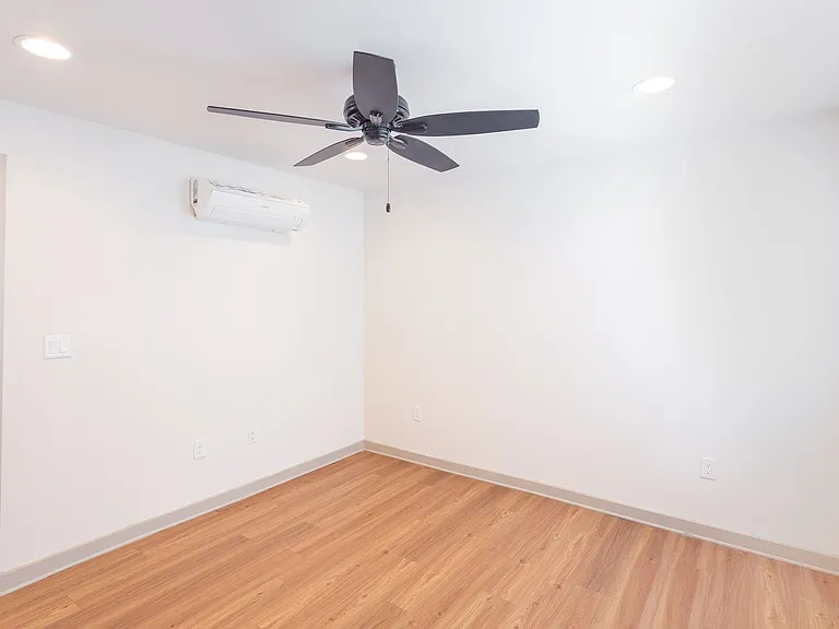 5609 Ross Ave — Photo 5