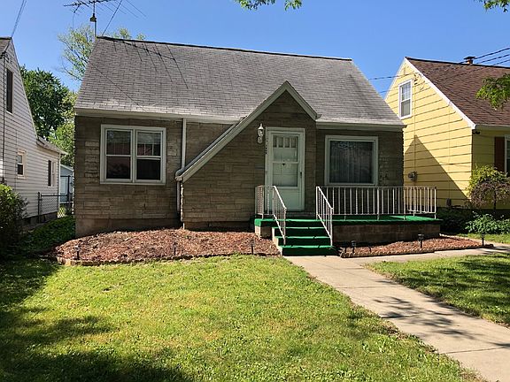2nd image of 1345 Roselle Ave