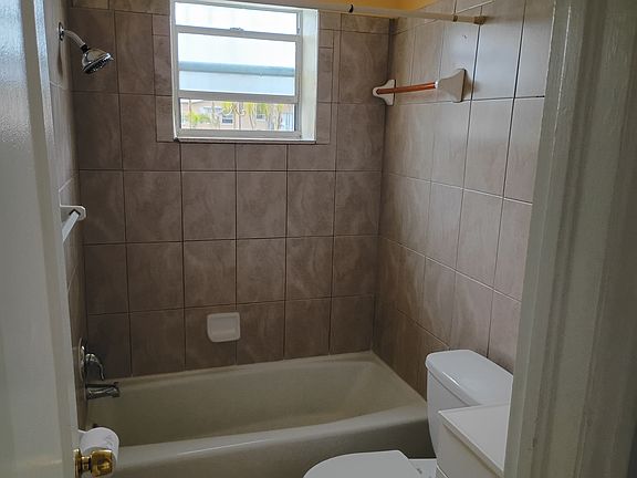 5th image of 2221 Johnson St #N