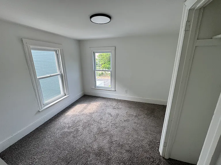 324 N Indiana Ave — Photo 8
