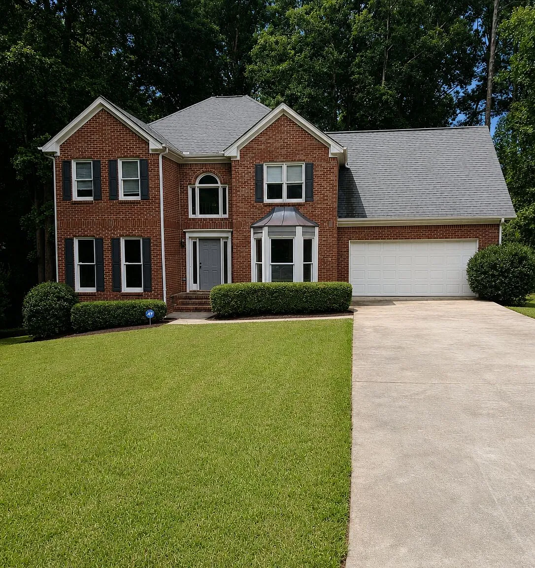5 bed, 2.5 bath, 3384 sqft, $2,200 — Photo 2