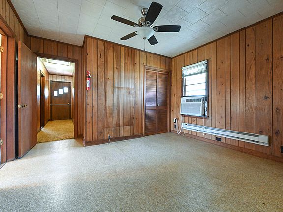 3rd image of 986 S Jordans Chapel Rd