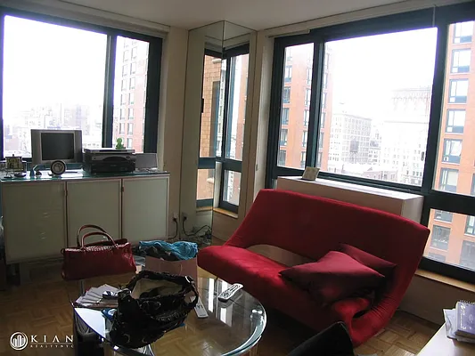 Rented by Kian Realty | media 14