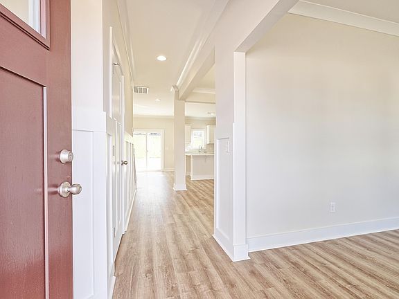 3rd image of 11 Eastfield Dr