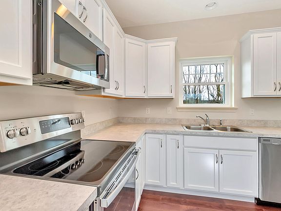 4th image of 274 Greenwood Dr