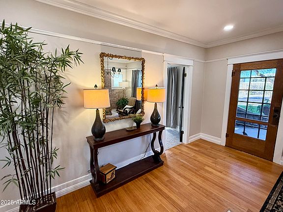 5th image of 723 E MORELAND Street