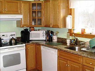 4th image of 56 Winthrop Ave