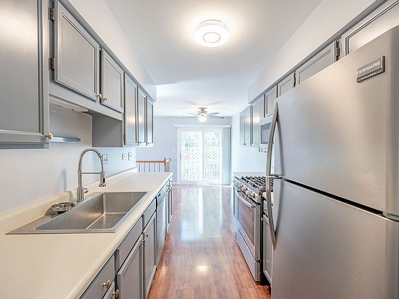 5th image of 2214 Colorado Ave #2214