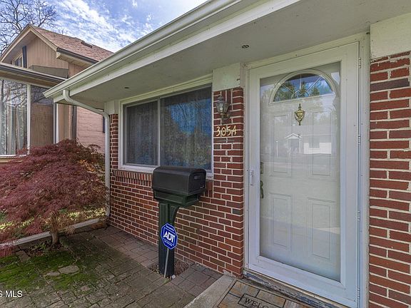 4th image of 3054 123rd St
