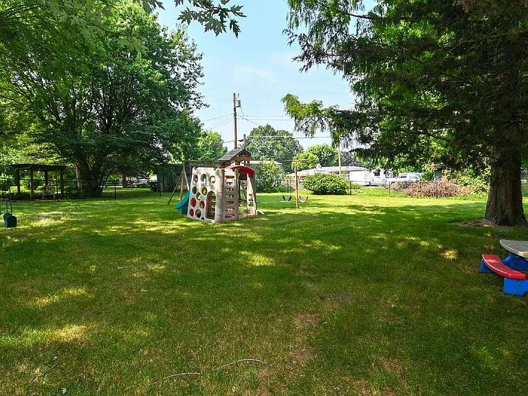 7146 S Meridian St — Photo 53