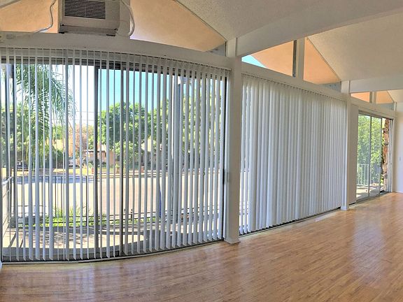 4th image of 20951 Roscoe Blvd #77-33
