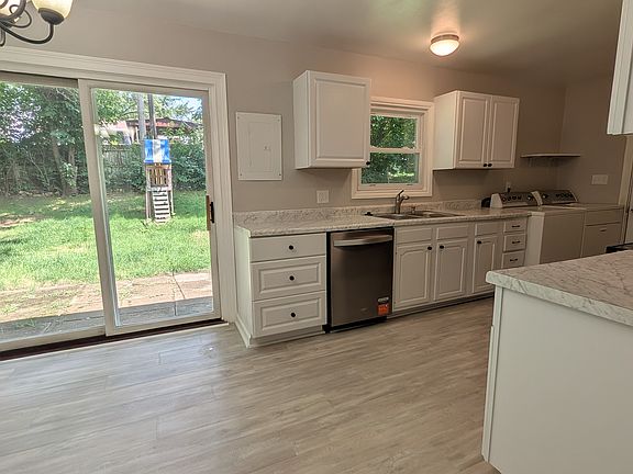 2nd image of 1256 Hemlock Dr