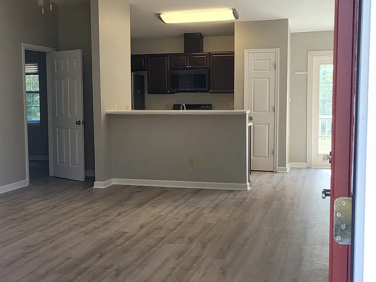 2626 Chateau Ln — Photo 3