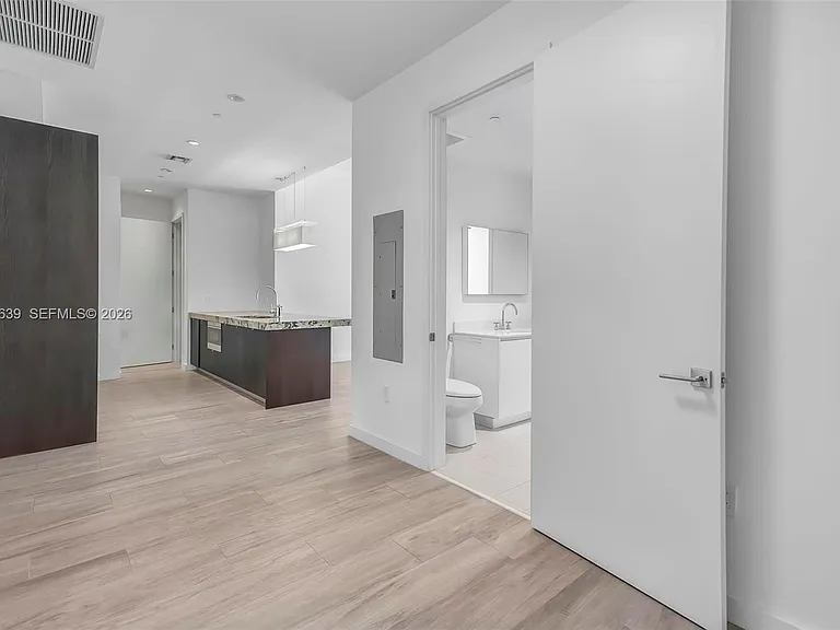 2831 S Bayshore Dr #402 — Photo 11