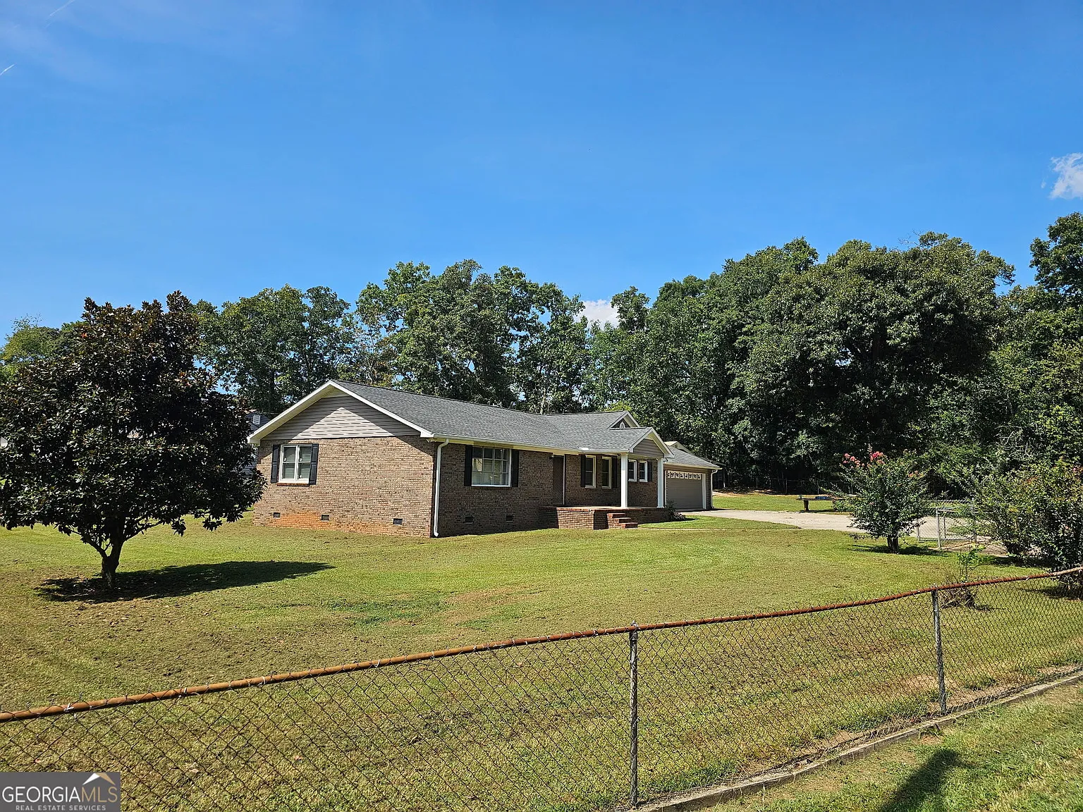 3 bed, 2.0 bath, 1767 sqft, $2,000 — Photo 2