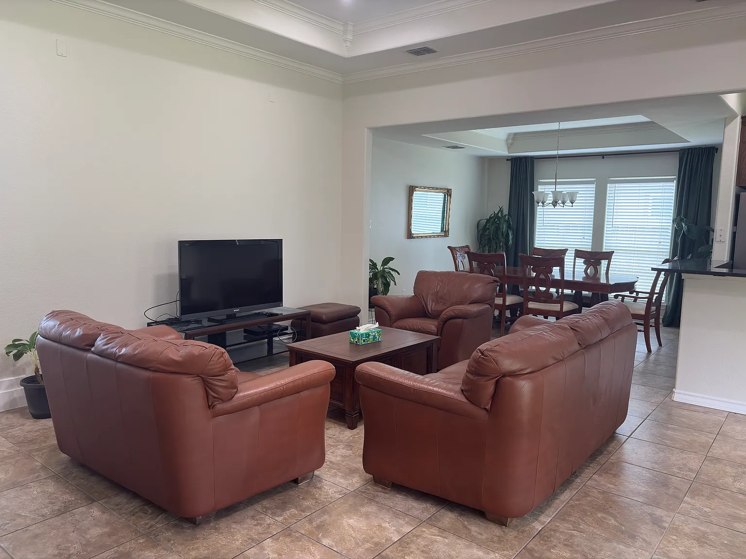 3 bed, 1762 sqft, $2,300 — Photo 3