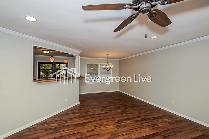 4 bed, 2.0 bath, 1286 sqft, $2,095 — Photo 4