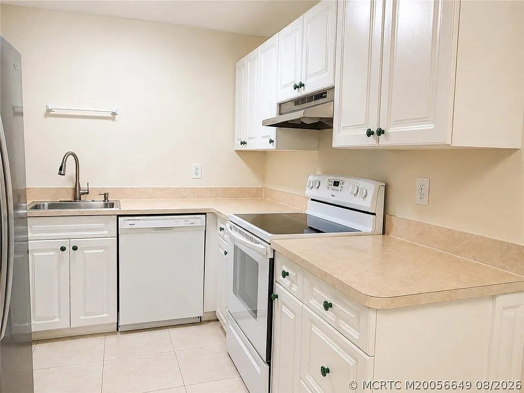 2 bed, 1.0 bath, 876 sqft, $1,750 — Photo 4