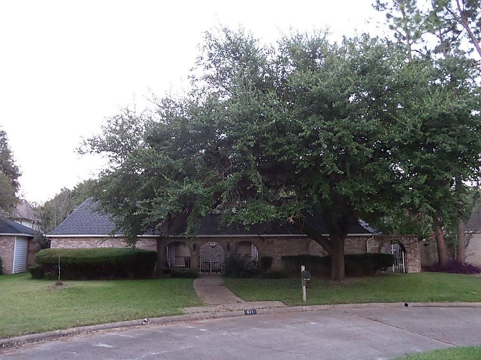 1st image of 611 Brenwick Ct