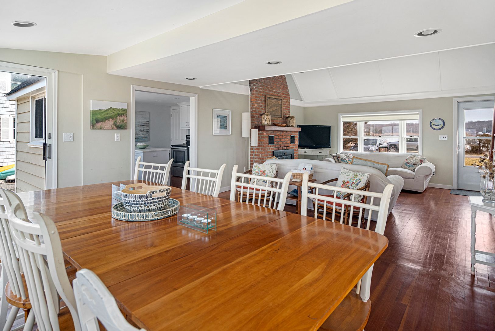  Dining to living area