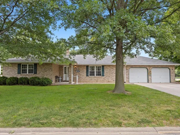 114 Elvira Dr, Smithton, IL 62285