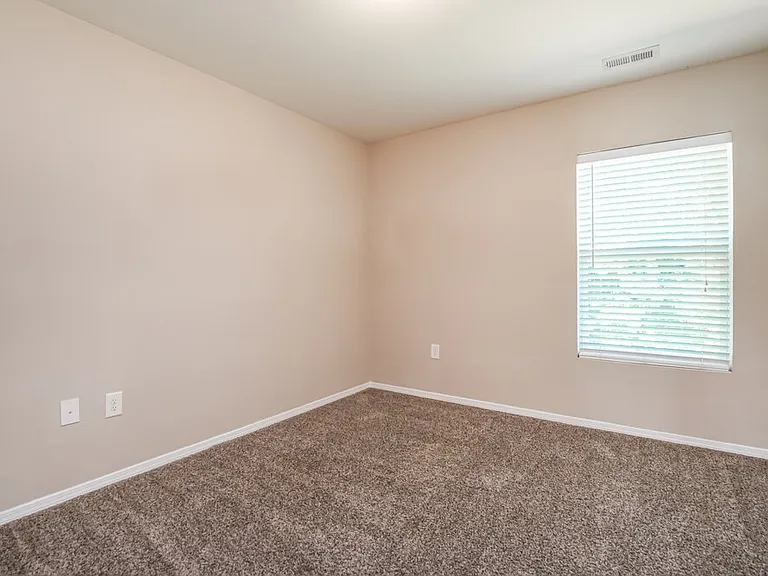 40 Norwich Dr — Photo 11