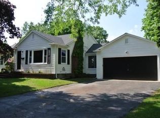 6 Greenview Rd, Stoneham, MA 02180