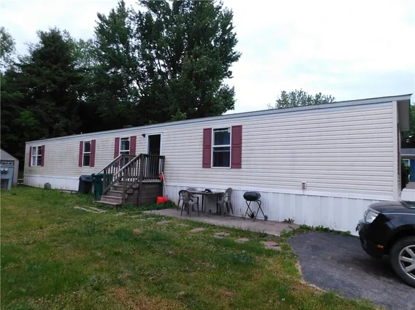 6 Overlook Dr, Batavia, NY 14020