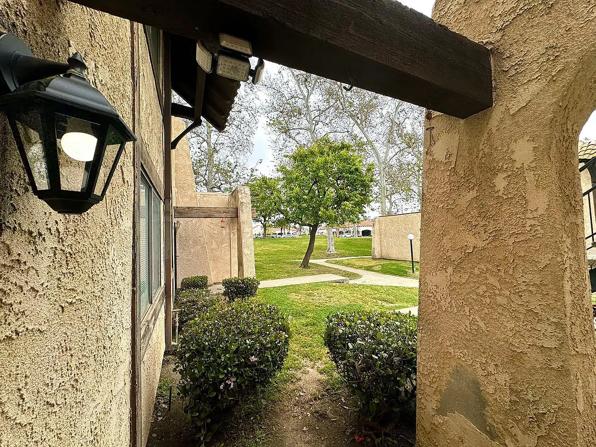 Building Photo - 12176 Carnation Ln