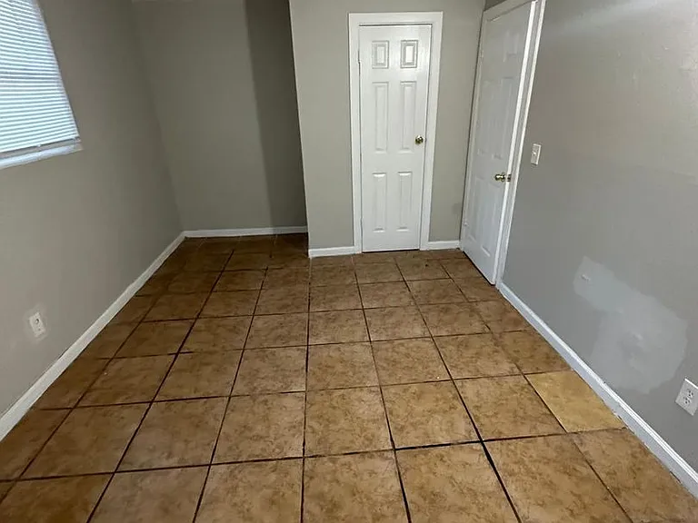 2851 Sophia St — Photo 30