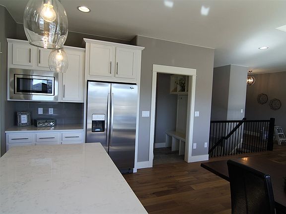 5th image of 890 Grouse Ln