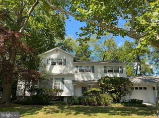 8 Rosalind Dr, Lawrence Township, NJ 08648