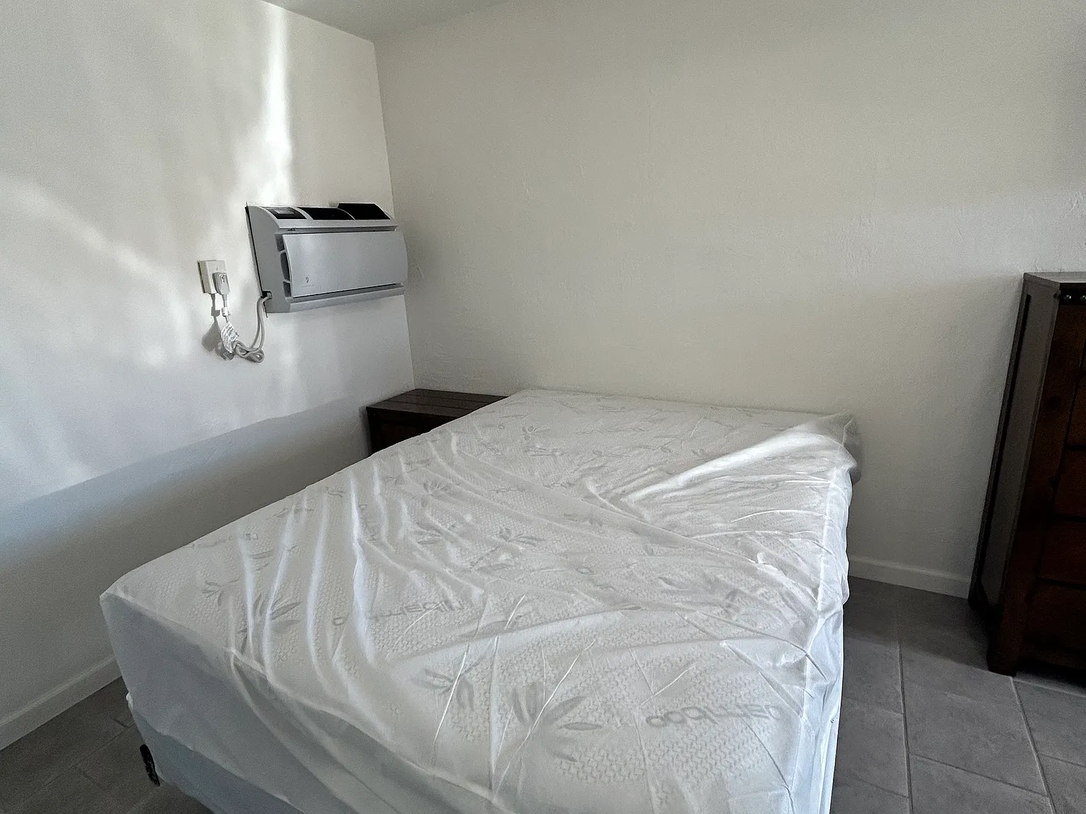Studio, 300 sqft, $895 — Photo 4