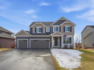 1409 Copper Hills Dr, Carver, MN 55315