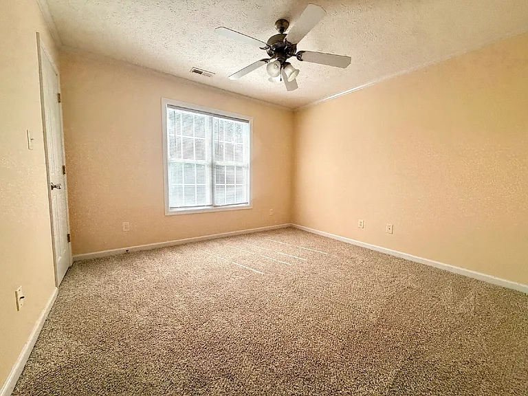 3332 Kenmont Ln #E — Photo 15