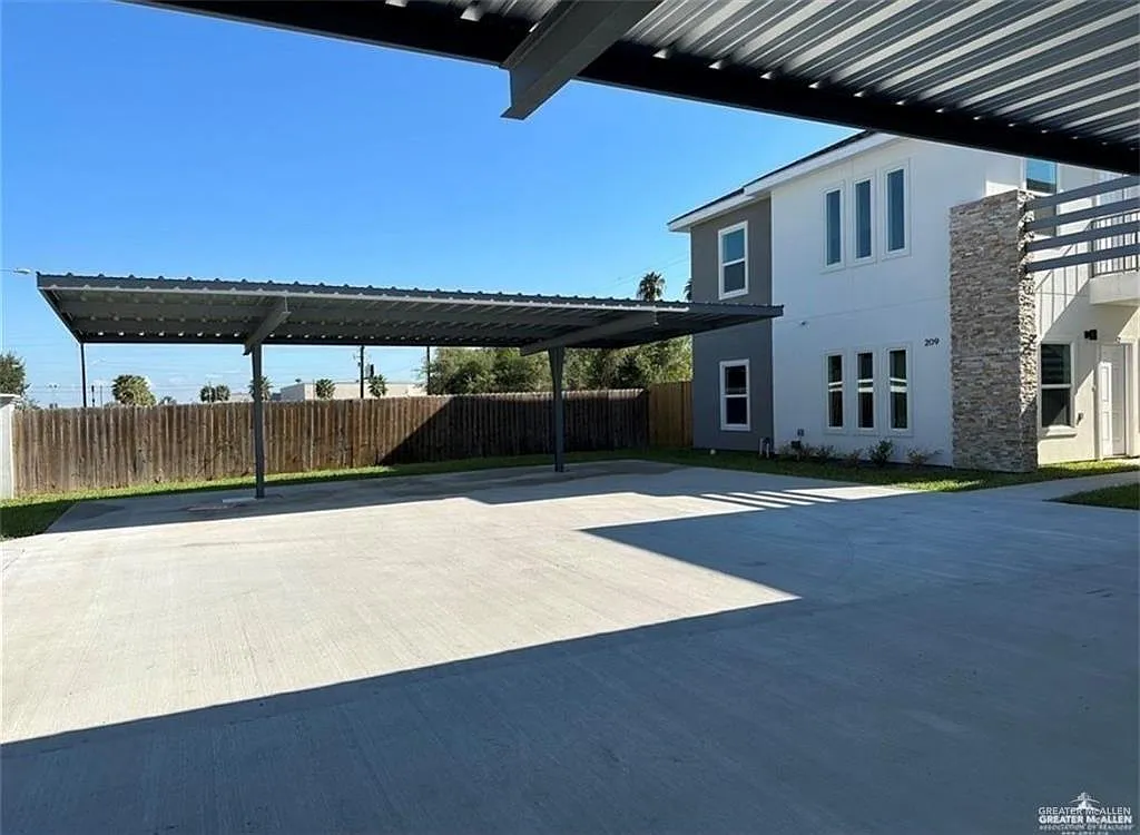 2 bed, 2.0 bath, 4212 sqft, $1,150 — Photo 2