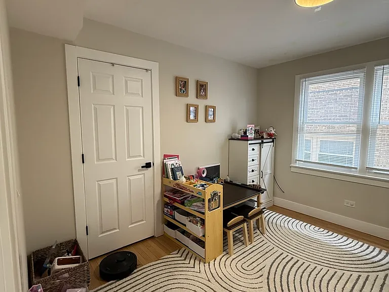 2607 W Rascher Ave #1 — Photo 7