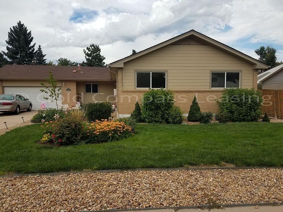 Cozy, comfortable 6 bedroom, 3 bath ranch located in Southglenn near Clarkson St. & Arapahoe Rd. Minutes from Streets of Southglenn.