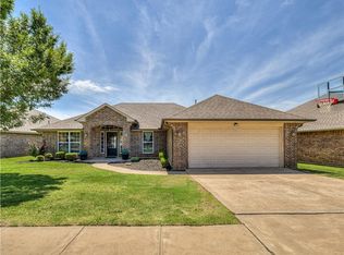 19105 Green Springs Dr, Edmond, OK 73012