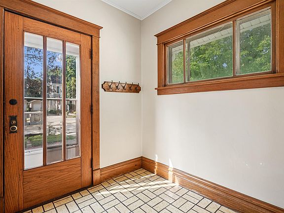 4th image of 309 W 12th St