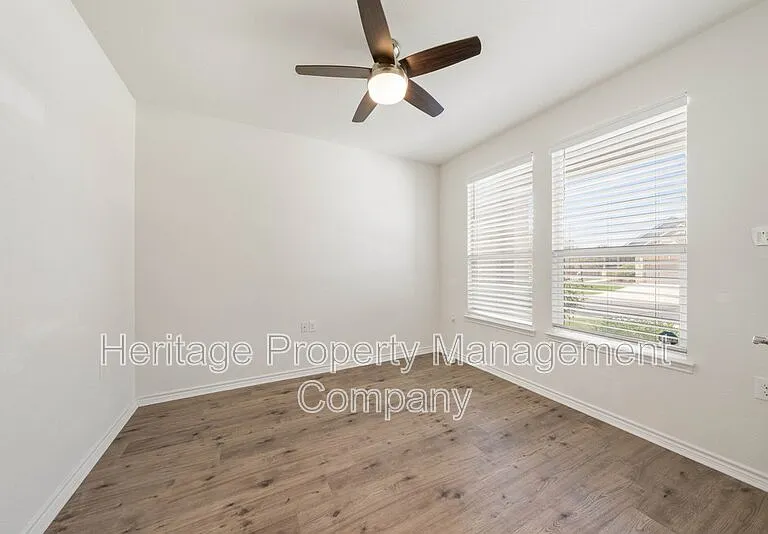 7347 Bluebonnet Bay — Photo 5