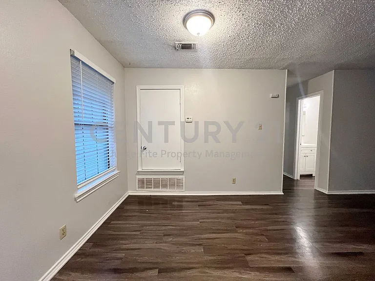 1108 N Elm St #10 — Photo 13