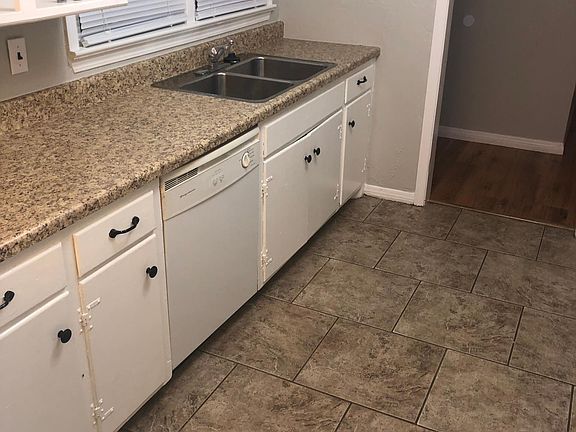 4th image of 2712 Kent Dr