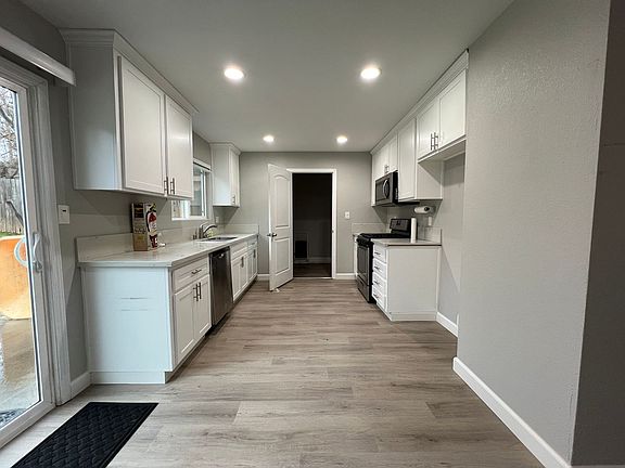 4th image of 8155 Molokai Way
