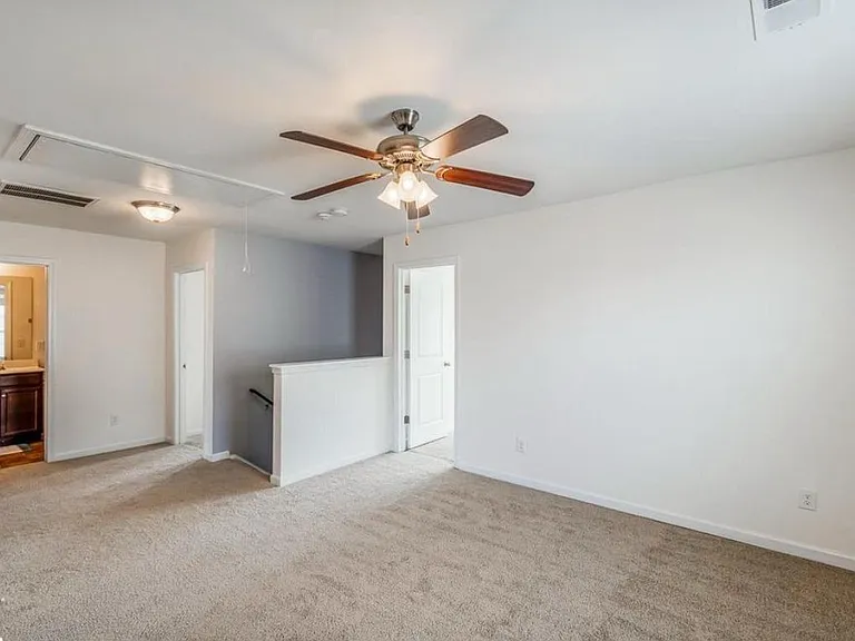 374 Hartleigh Dr — Photo 12