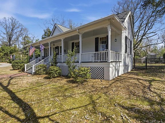 2nd image of 1906 Lyttleton St